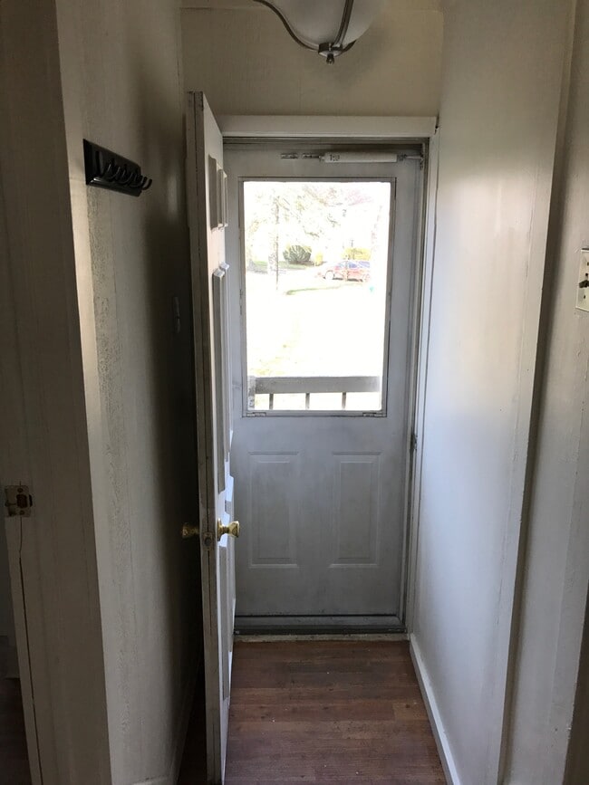 Building Photo - 313 1/2 Rumbarger Ave