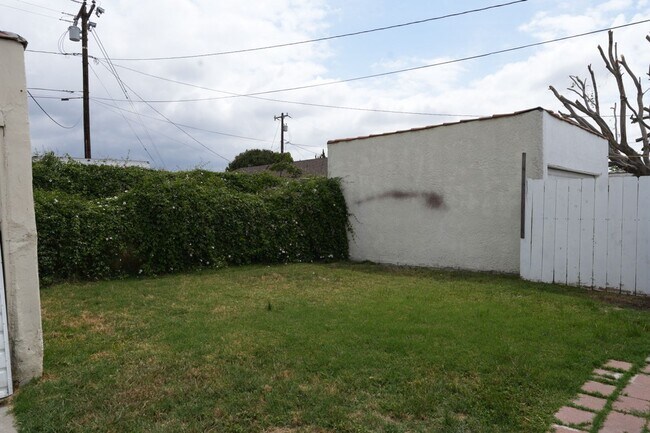 Building Photo - 917 ALAMEDA WU