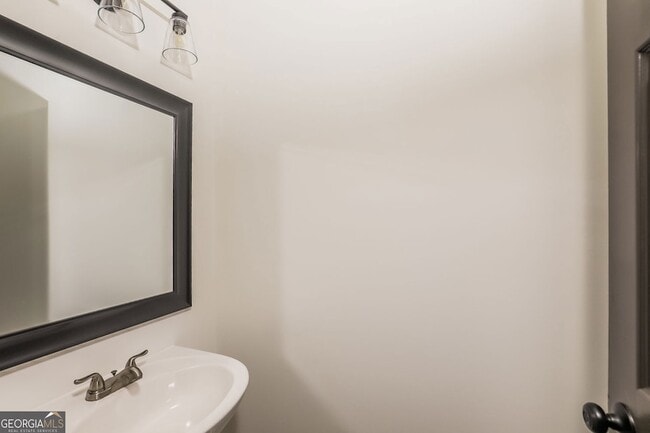 Building Photo - 2555 Flat Shoals Rd