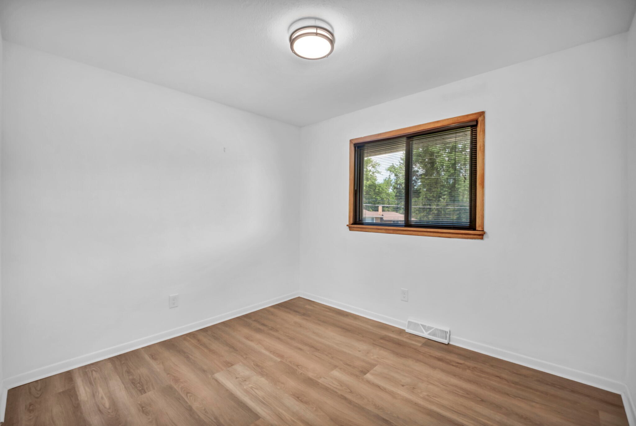 Building Photo - 248 Gladys Dr