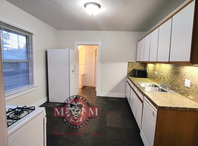 Building Photo - 3 Bd 1 Ba Home with Hardwood Floors in Midvale