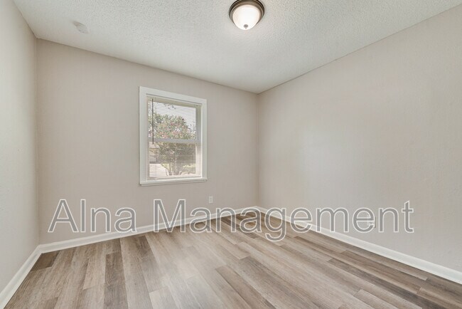 Building Photo - 417 Green Canyon Dr
