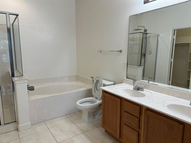 Building Photo - 14209 Naruna Way