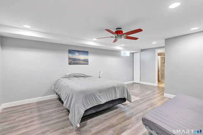 Building Photo - 150 Stiles St