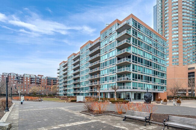 Building Photo - 25 Hudson St