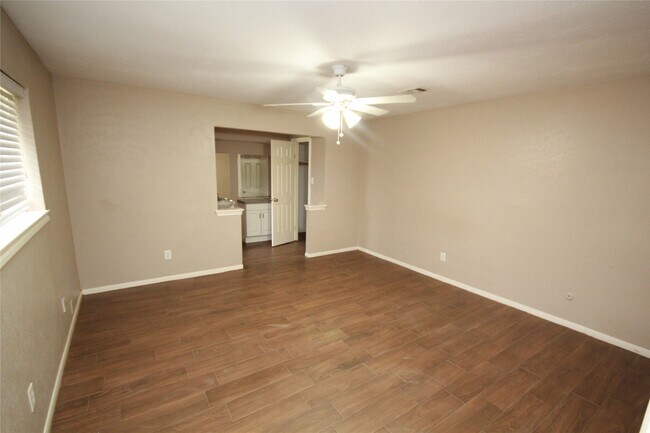 Building Photo - 7623 Alperton Dr