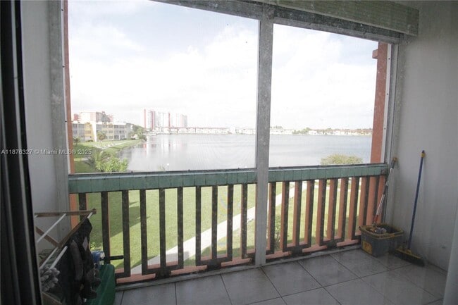 Building Photo - 1591 NE Miami Gardens Dr