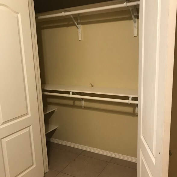 Large Walk in closets - 2016 Bahamas Dr