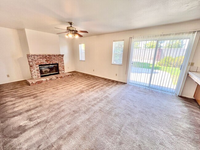 Building Photo - $2,495 Friant & Copper, 3 Bedrooms - N. Wi...