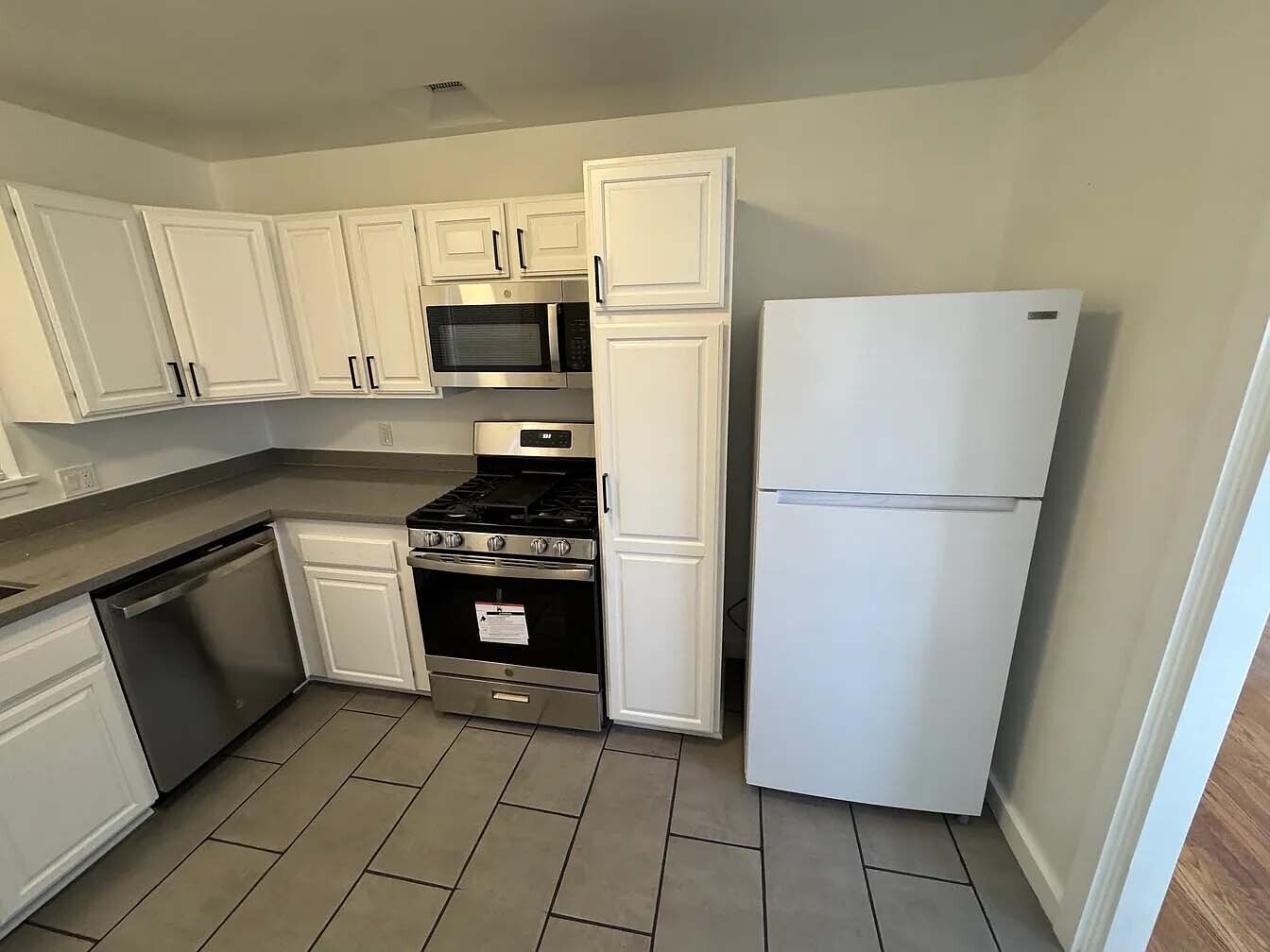 Building Photo - 25630 Lucille Ave