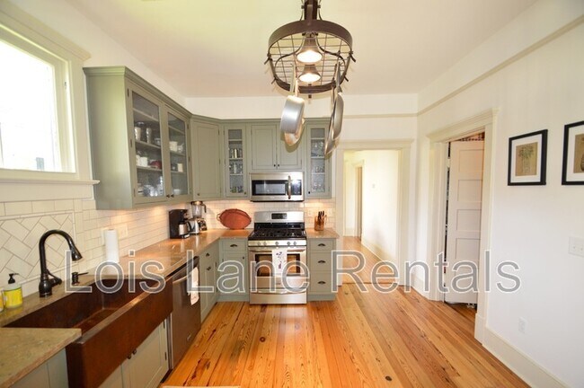 Building Photo - 31 Parkwood Ave