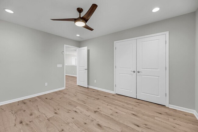 Building Photo - Stunning 4 Bed, 3.5 Bath in Oakfield of Jo...