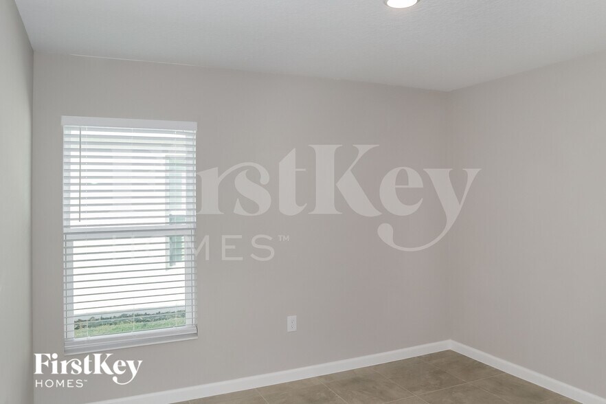 Building Photo - 445 Earhart Dr