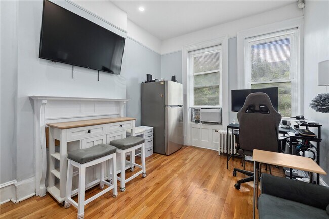 Building Photo - 423 W 144th St