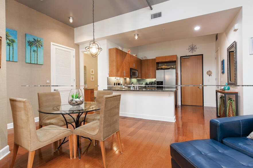 Building Photo - 1050 Island Ave