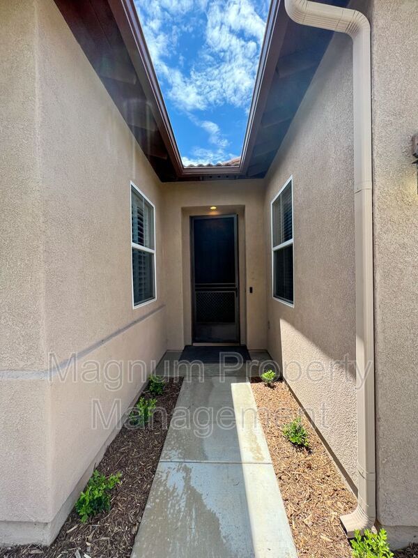 Building Photo - 34629 Sagebrush Ln