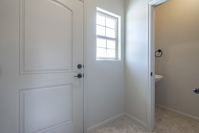 Building Photo - Comfortable Townhome Living with Pool Access