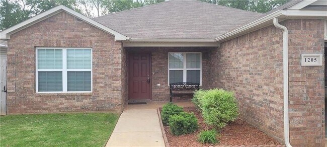 Primary Photo - 1205 Ironstone Dr
