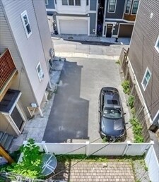 Building Photo - 439 W 4th St