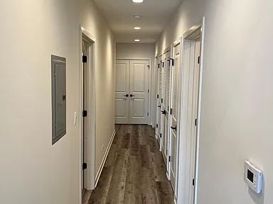 Building Photo - 790 E Irving Park Rd