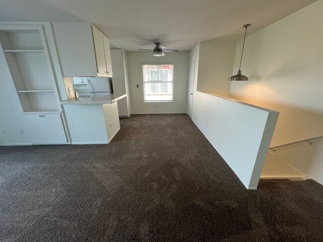 Building Photo - 811SV