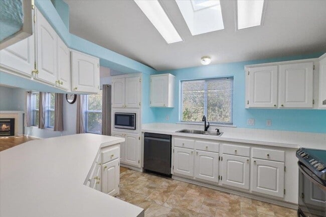 Building Photo - South Sunny Creek Circle