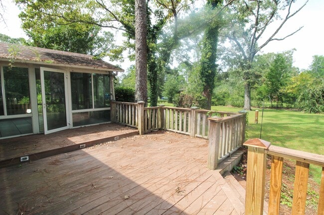 Building Photo - 209 Belair Dr
