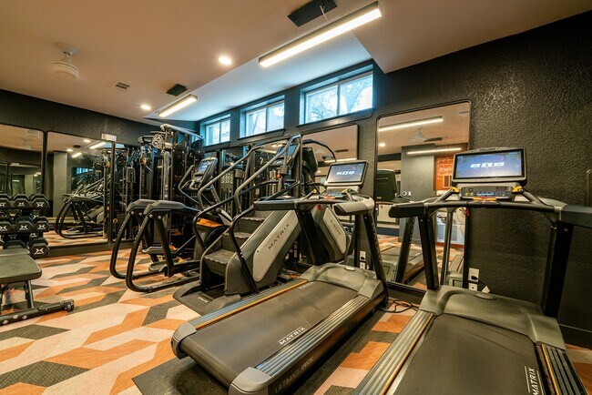 21-Pearl-Off-Campus-Apartments-in-West-Campus-Near-UT-Austin-Fitness-Center-Cardio - 21 Pearl