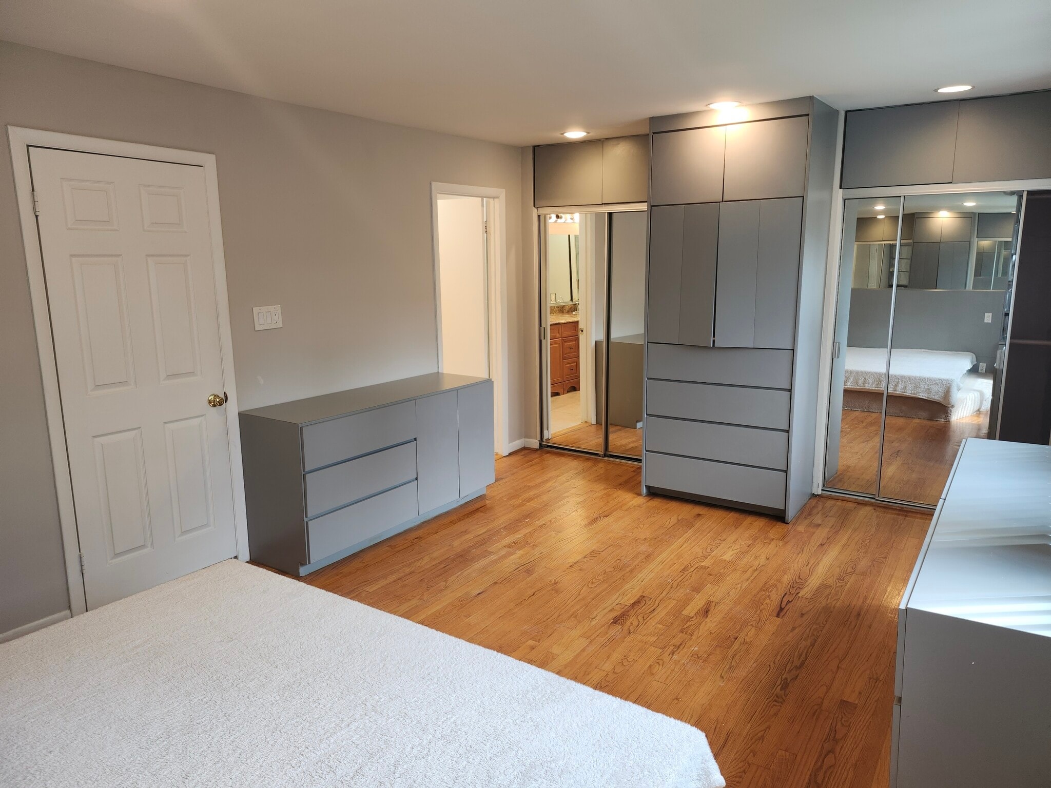 Building Photo - 10 Poinsettia Ct