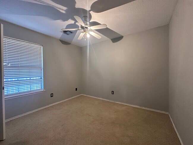 Building Photo - 6816 SW Drakestone Blvd