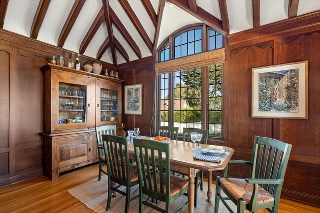 Building Photo - 867 Sand Point Rd