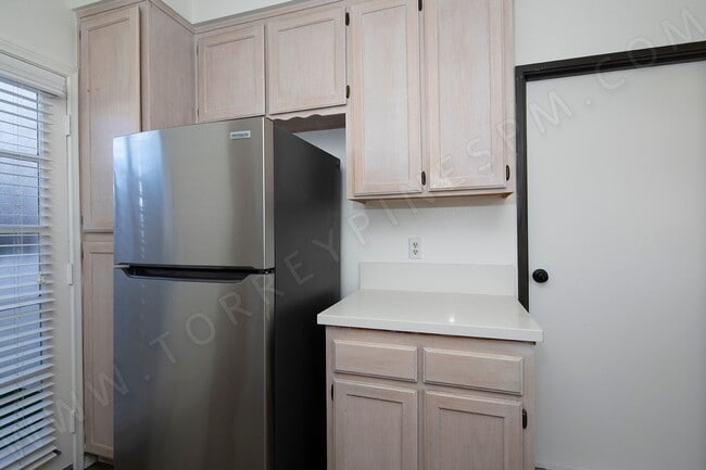 Building Photo - *OPEN HOUSE: 11/22 1:30-2:30pm* 3BR Townhouse in Pacific Beach + W/D