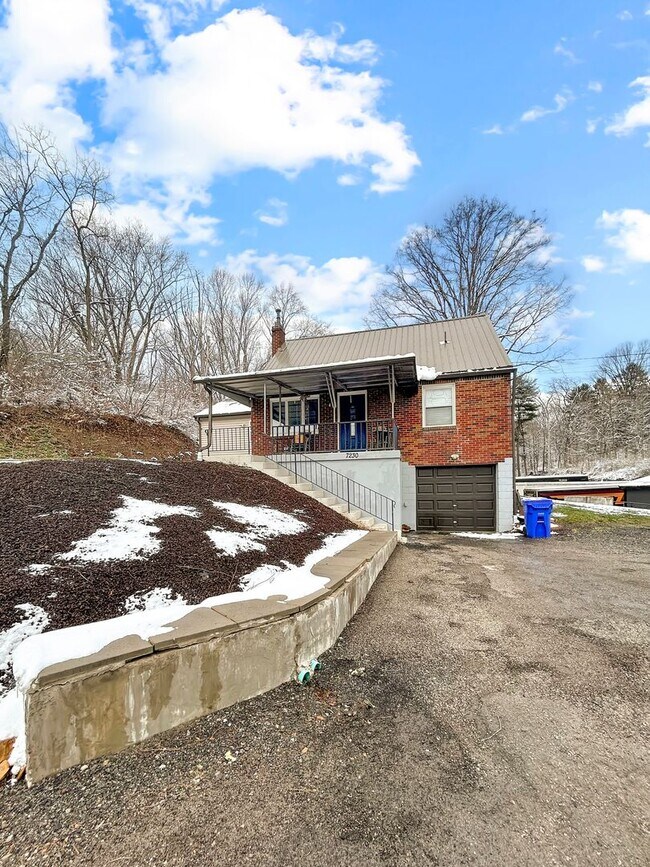 Building Photo - Charming 3-bedroom, 1-bath home in Oakdale, PA!