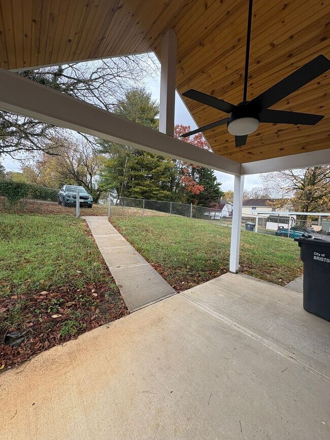 Building Photo - Historic Charm Meets Modern Living – Steps from Downtown Bristol!