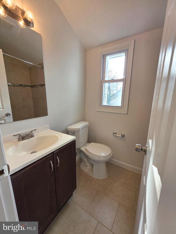 Building Photo - 716 71st Ave