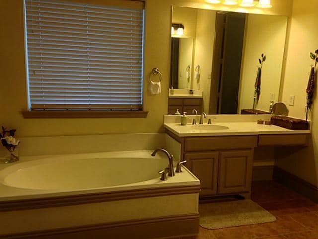 Building Photo - 2111 Spicewood Dr