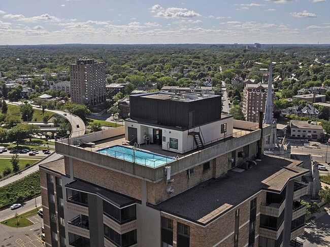 Building Photo - 410 Groveland Ave