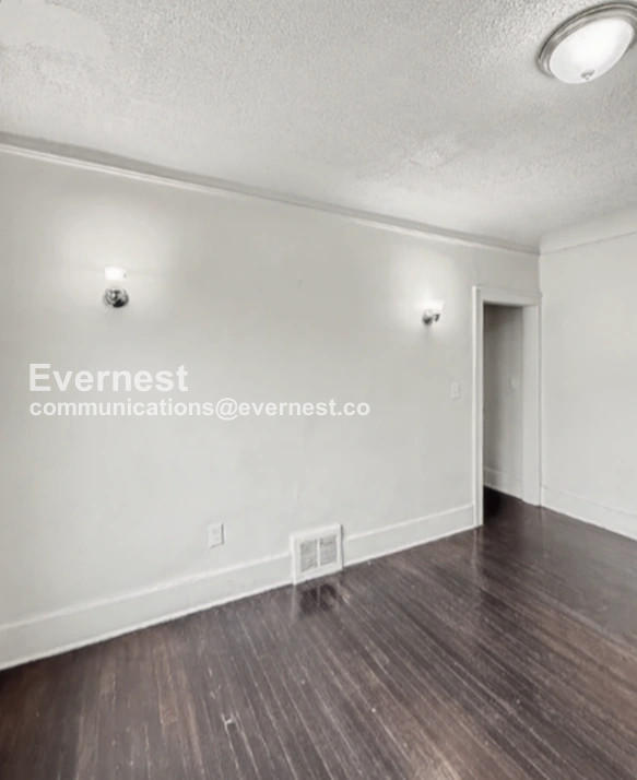 Building Photo - 11391 Belleterre Ave