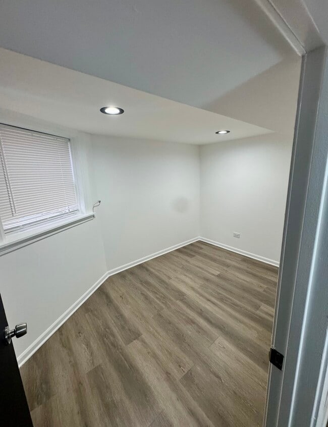 Building Photo - 5510 N Spaulding Ave