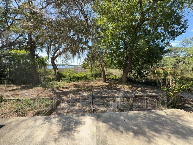 Building Photo - 7401 Bernadette Dr