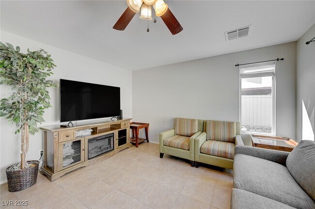 Building Photo - 2586 Begonia Valley Ave