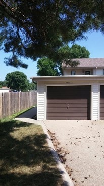 Building Photo - 1923 NW Hickory Ln