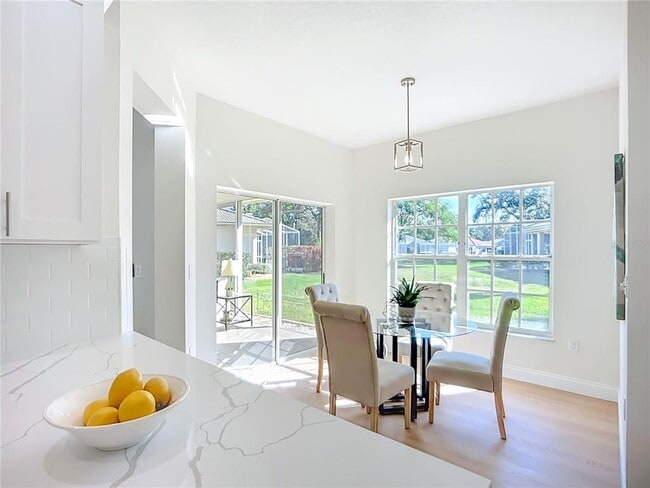 Building Photo - 2960 Sandringham Pl