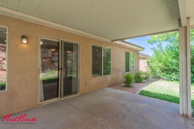 Building Photo - Partially Furnished 3 Bedroom Home with Co...