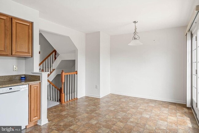 Building Photo - 26584 Raleigh Rd