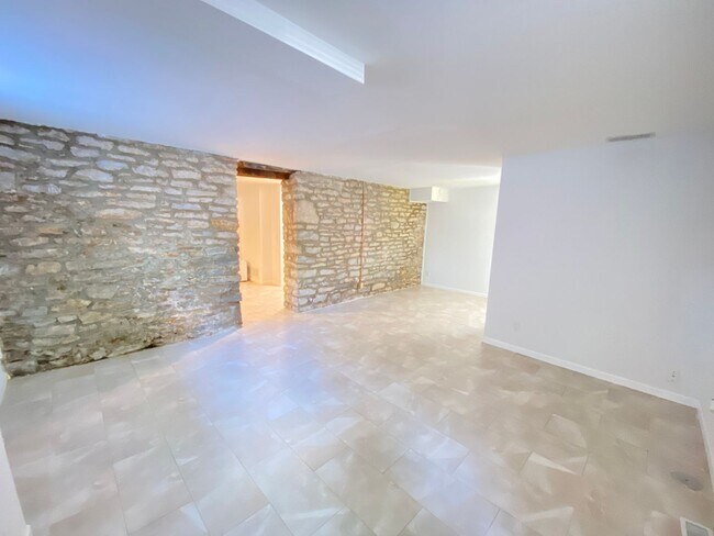 Building Photo - 877 Dennison Ave