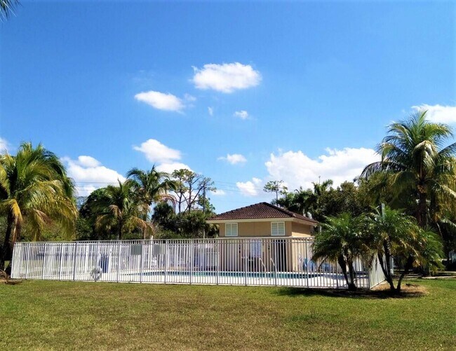 Building Photo - 1145 Golden Lakes Blvd