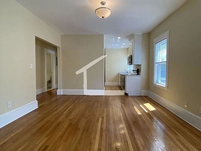 Building Photo - Washington Sq. Area, Heat, Hot Water Included, Lage Bedrooms, Eat-in Kitchen, Porch, Laundry on a...