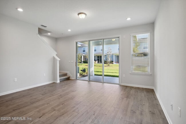 Building Photo - 95 Pinebury Ln