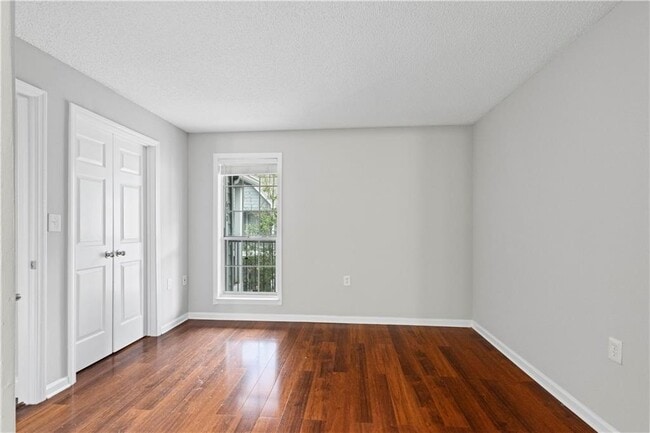 Building Photo - 640 Granville Ct
